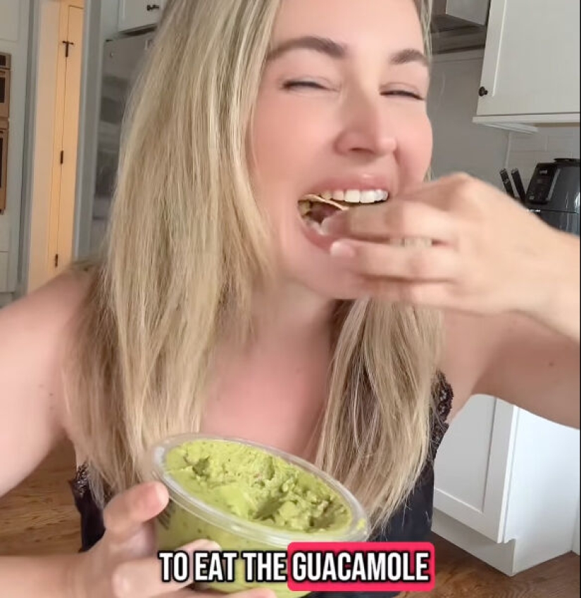 Ella mastica - Los clientes pagan: Impactante tendencia "Bird" en OnlyFans