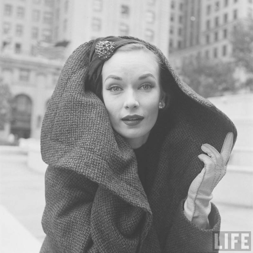 Elusive femininity by photographer Nina Lin Elusive femininity by photographer Nina Lin