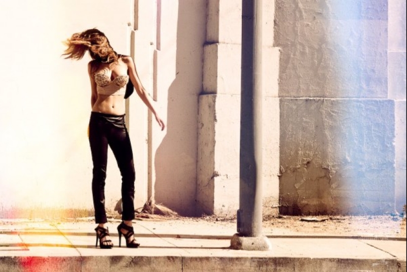 En el borde: 25 sexualmente cargada de fotografías de Carlos Núñez