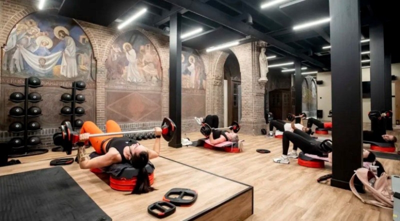 En lugar de un sermón, un entrenamiento: cómo una antigua iglesia en los Países Bajos se convirtió en un gimnasio En lugar de un sermón, un entrenamiento: cómo una antigua iglesia en los Países Bajos se convirtió en un gimnasio