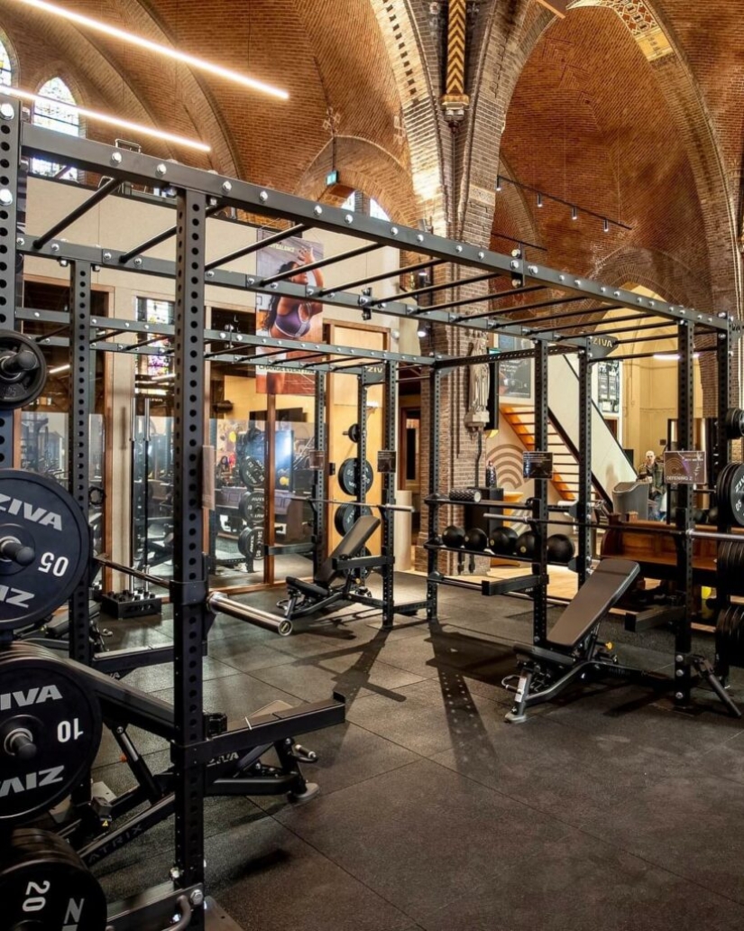 En lugar de un sermón, un entrenamiento: cómo una antigua iglesia en los Países Bajos se convirtió en un gimnasio En lugar de un sermón, un entrenamiento: cómo una antigua iglesia en los Países Bajos se convirtió en un gimnasio