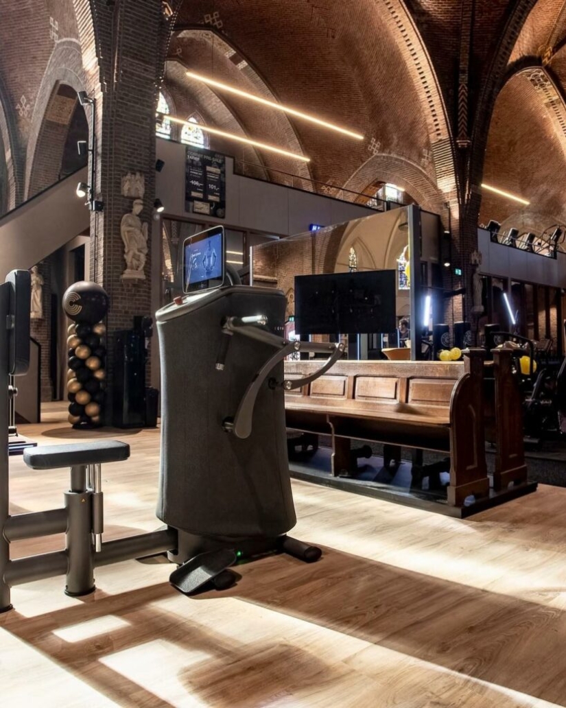 En lugar de un sermón, un entrenamiento: cómo una antigua iglesia en los Países Bajos se convirtió en un gimnasio En lugar de un sermón, un entrenamiento: cómo una antigua iglesia en los Países Bajos se convirtió en un gimnasio