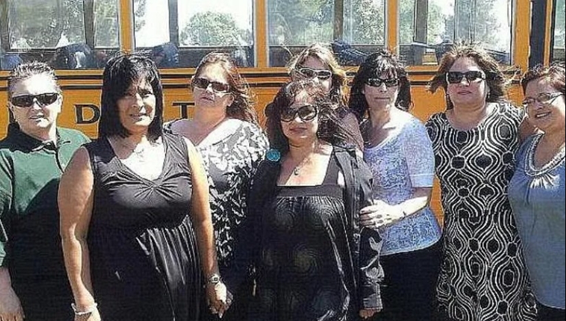 Enterrado vivo: una banda de secuestradores enterró un autobús con niños para pedir rescate Enterrado vivo: una banda de secuestradores enterró un autobús con niños para pedir rescate