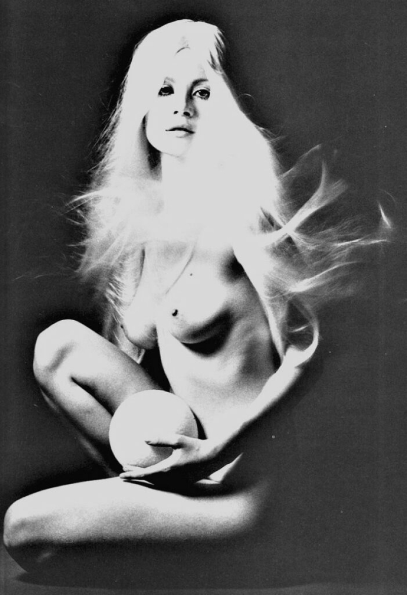 Erotic works of classic Japanese photography by Yoshihiro Tatsuki Erotic works of classic Japanese photography by Yoshihiro Tatsuki
