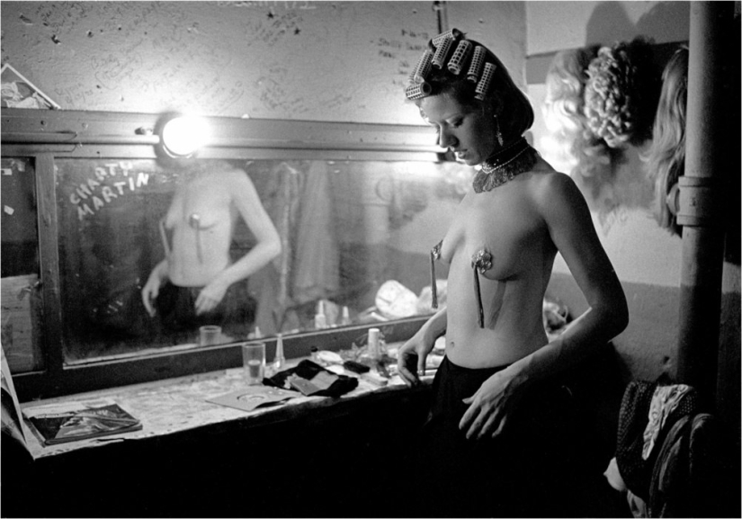 Eroticism and decadence: the decline of the Burlesque era Eroticism and decadence: the decline of the Burlesque era