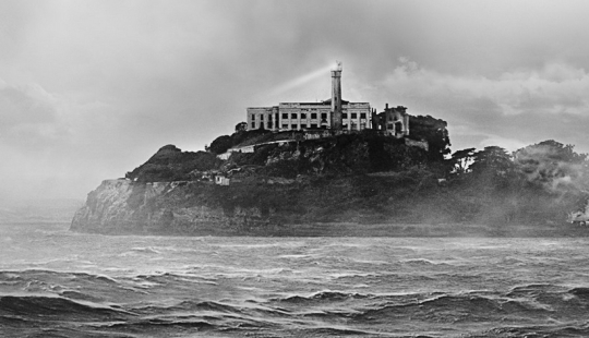 Escapar de la "Alcatraz": la historia de tres reclusos que se escaparon de los más seguros de la prisión de estados UNIDOS Escapar de la "Alcatraz": la historia de tres reclusos que se escaparon de los más seguros de la prisión de estados UNIDOS