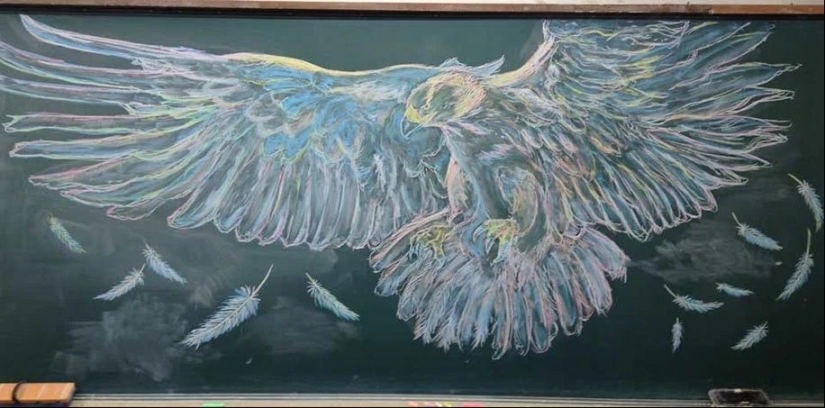 Escolares japoneses crean dibujos increíblemente hermosos en tableros escolares