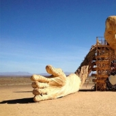 Esculturas audiovisuales de Daniel Popper que crean la atmósfera de los festivales
