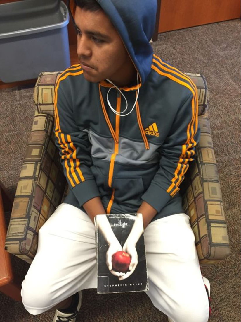 Ese momento incómodo cuando la portada está en la cara del lector