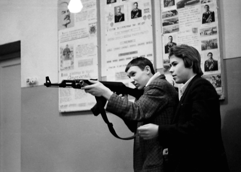 Even girls received initial military training in Soviet schools Even girls received initial military training in Soviet schools