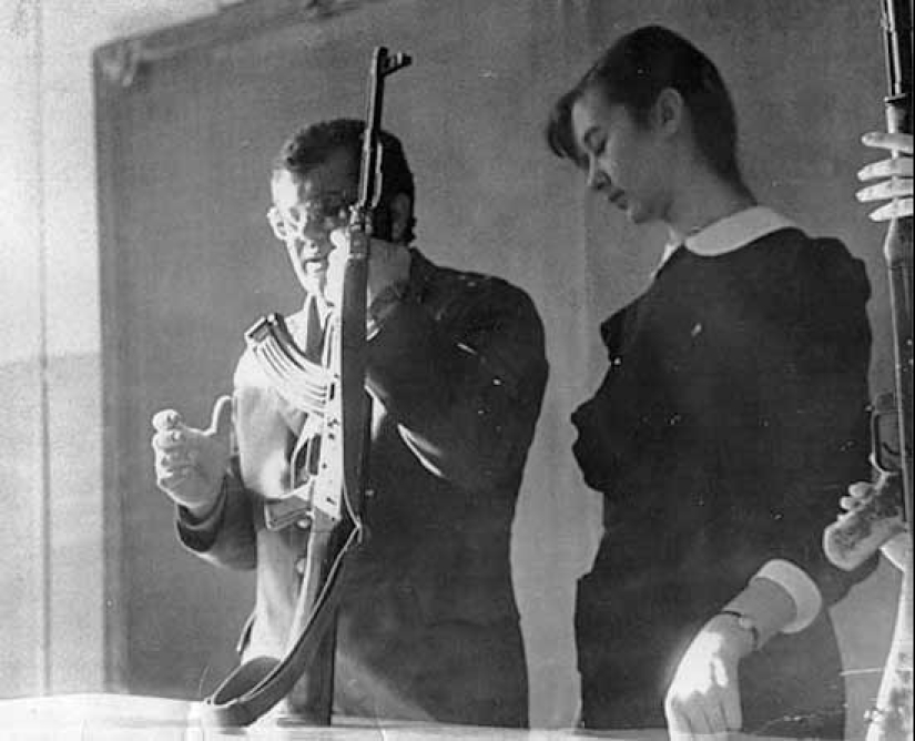 Even girls received initial military training in Soviet schools Even girls received initial military training in Soviet schools