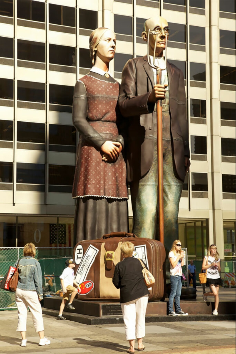 Fantastic monumental sculptures by Seward Johnson Fantastic monumental sculptures by Seward Johnson