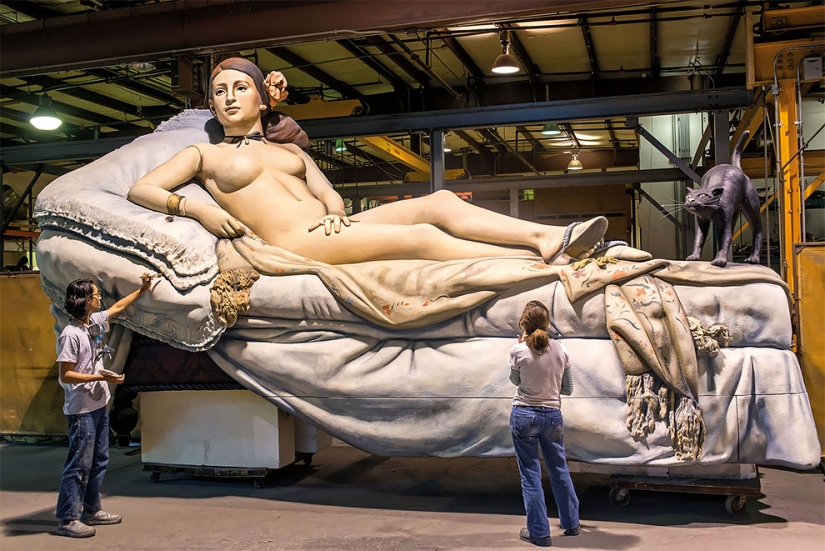 Fantastic monumental sculptures by Seward Johnson Fantastic monumental sculptures by Seward Johnson