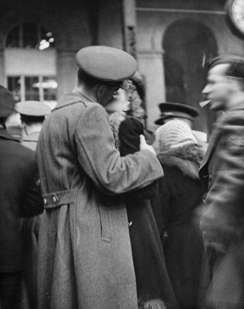 Farewell of an American woman. Pennsylvania Station. 1943 Farewell of an American woman. Pennsylvania Station. 1943