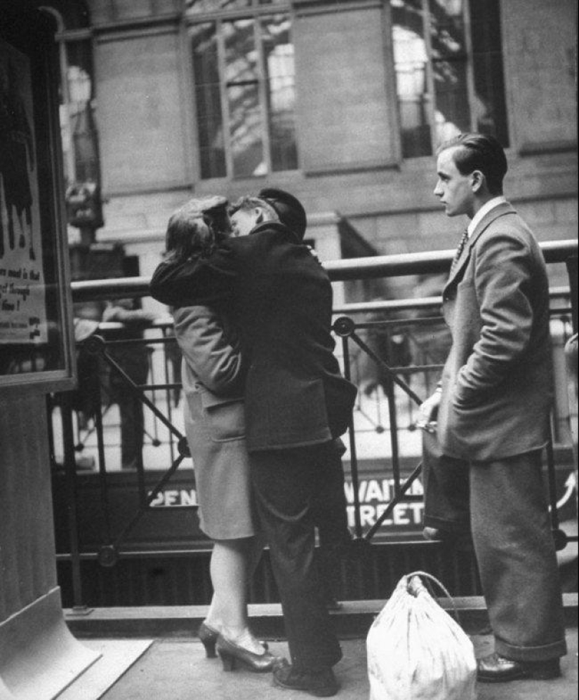 Farewell of an American woman. Pennsylvania Station. 1943 Farewell of an American woman. Pennsylvania Station. 1943
