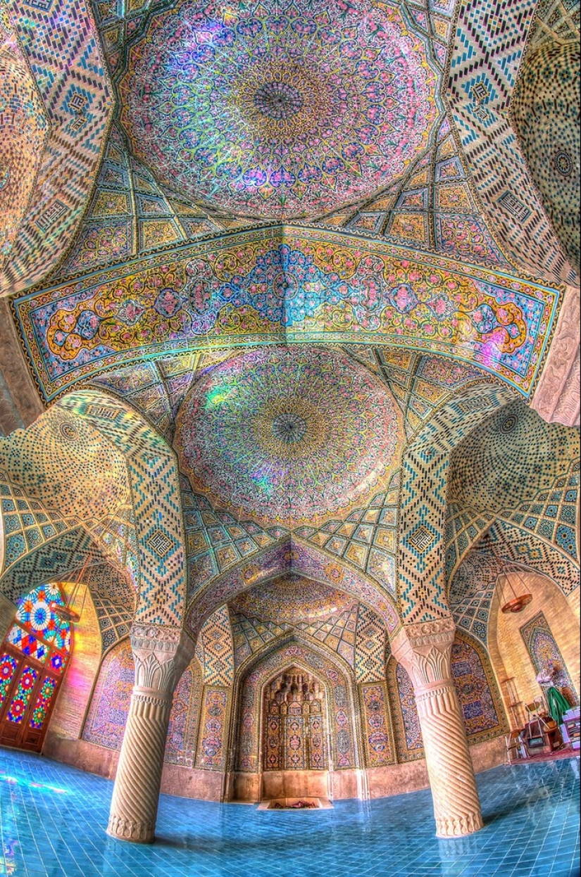 Fascinating and hypnotizing arches of mosques Fascinating and hypnotizing arches of mosques