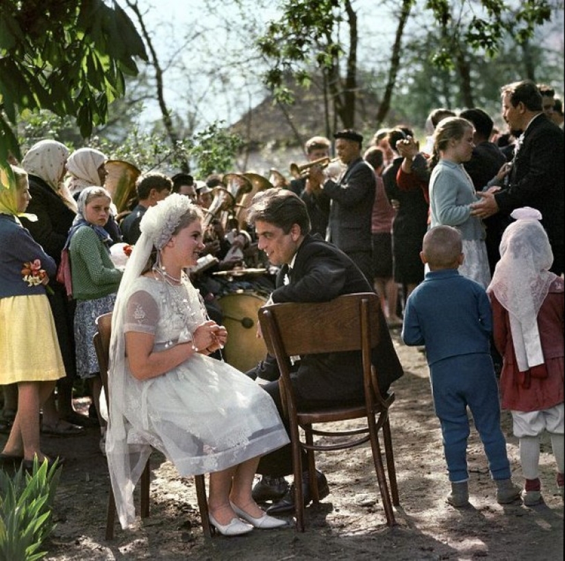 Features of a Soviet-style wedding celebration Features of a Soviet-style wedding celebration