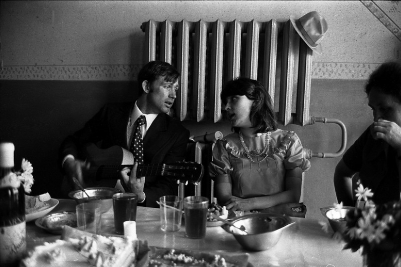 Features of a Soviet-style wedding celebration Features of a Soviet-style wedding celebration