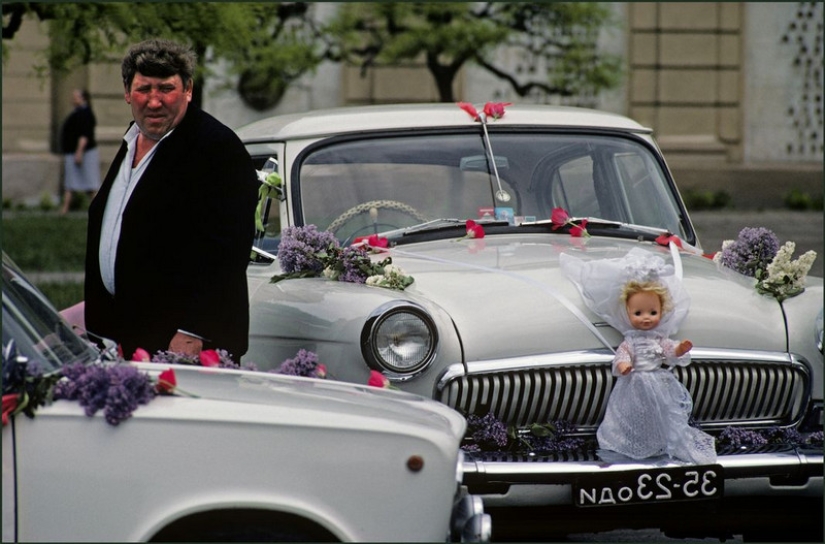Features of a Soviet-style wedding celebration Features of a Soviet-style wedding celebration