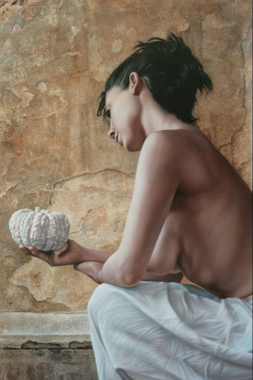 Female beauty in unusual paintings by Pascal Chauvet