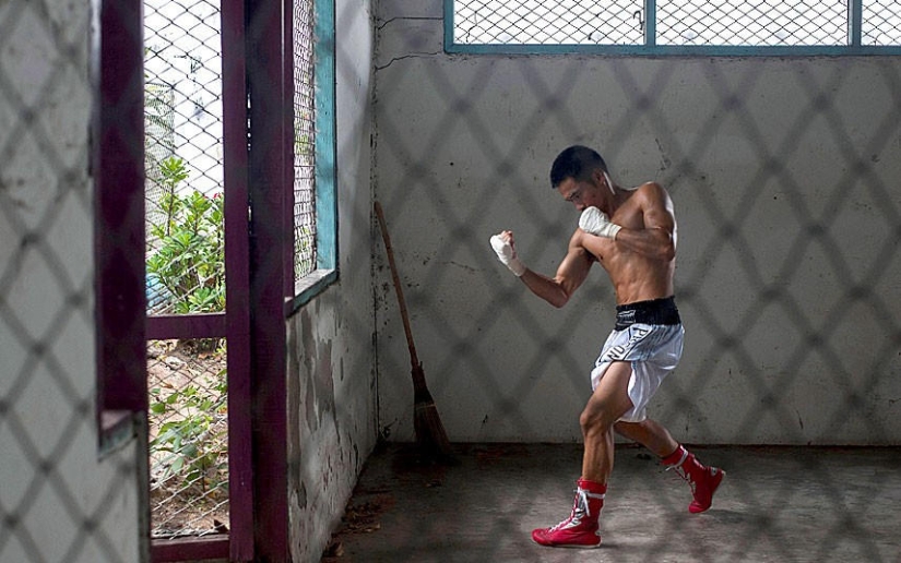 Fight clubs in Thai prisons