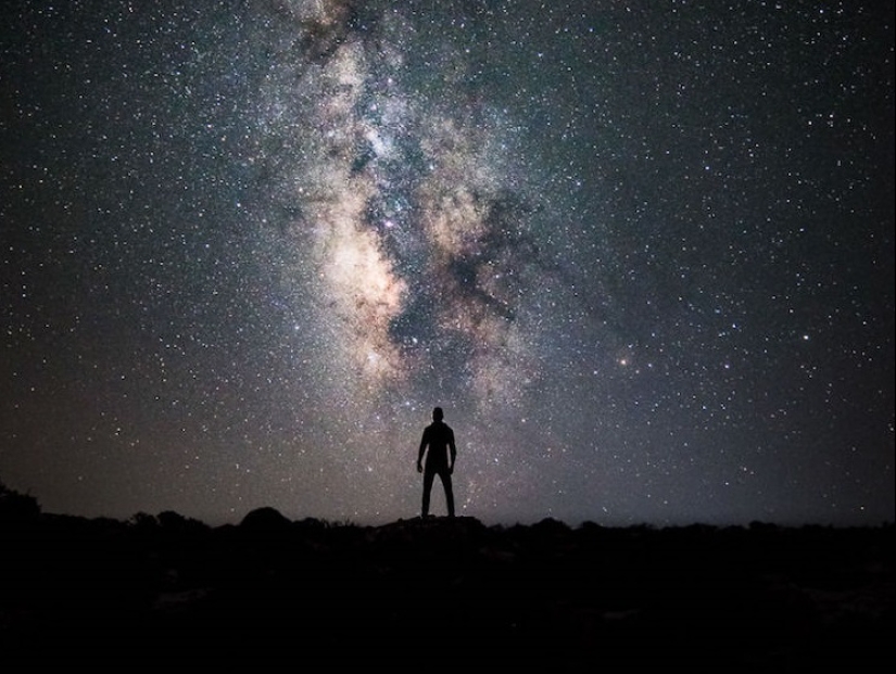 Finn deambula solo bajo las estrellas y hace fotos fascinantes Finn deambula solo bajo las estrellas y hace fotos fascinantes