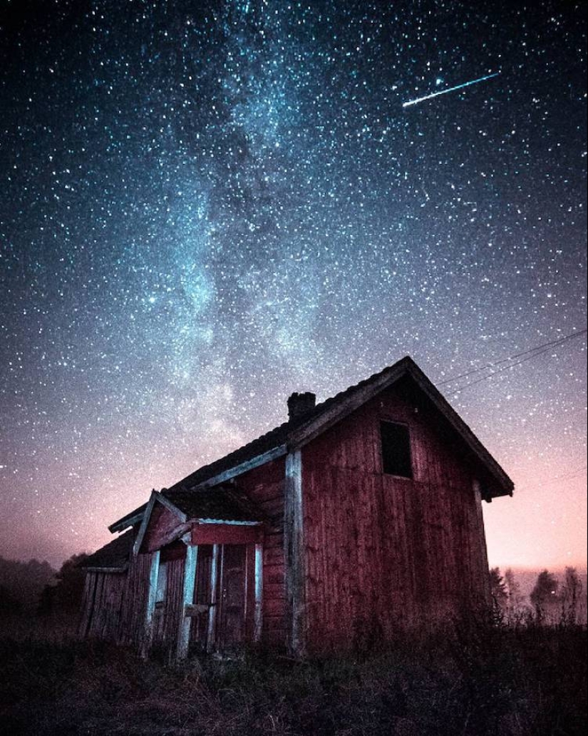 Finn wanders alone under the stars and makes fascinating shots