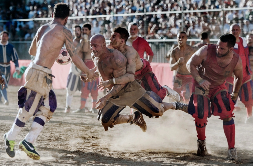 Florentine football: little for the war, but cruel for the game