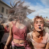 Flour Instead of Weapons: How the Greek Town of Galaxidi Celebrates the End of Winter