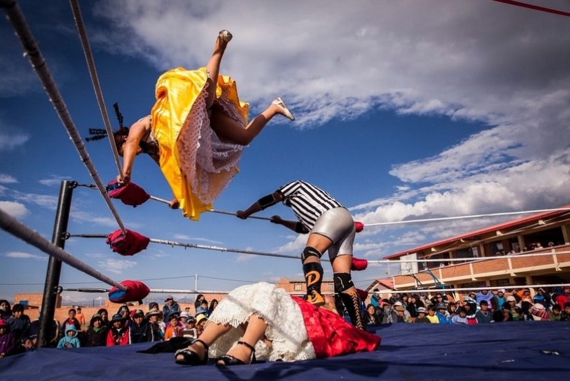 Flying cholitas: how are women fighting in Bolivia