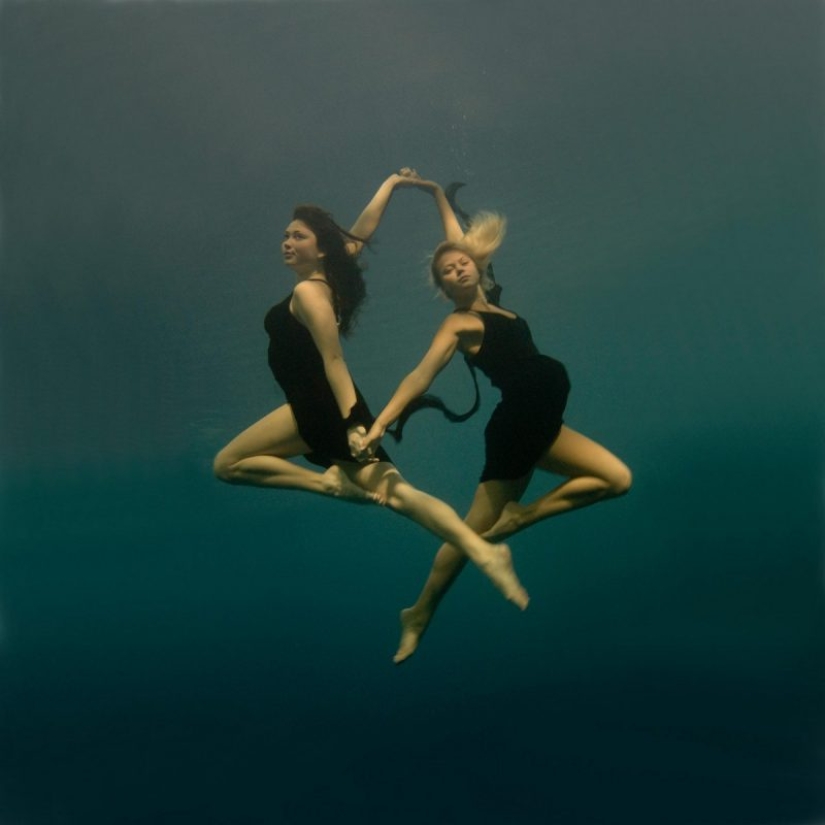 Flying under water in the wonderful photo works of Katerina Bodrunova
