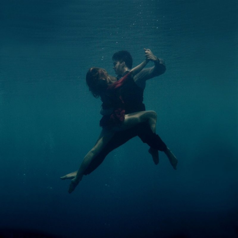 Flying under water in the wonderful photo works of Katerina Bodrunova