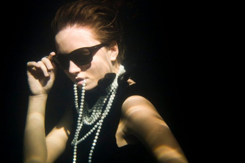 Flying under water in the wonderful photo works of Katerina Bodrunova