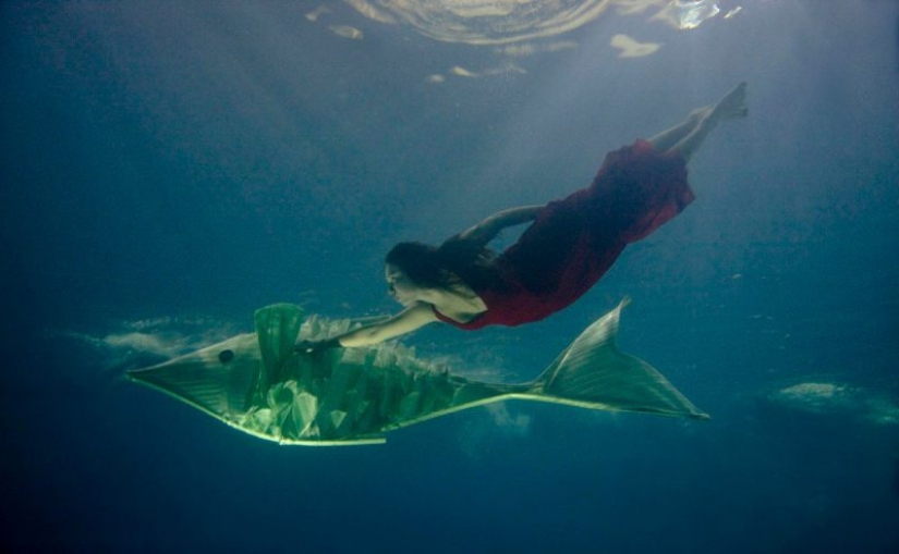 Flying under water in the wonderful photo works of Katerina Bodrunova