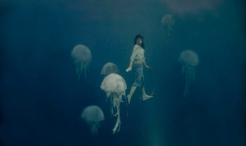 Flying under water in the wonderful photo works of Katerina Bodrunova