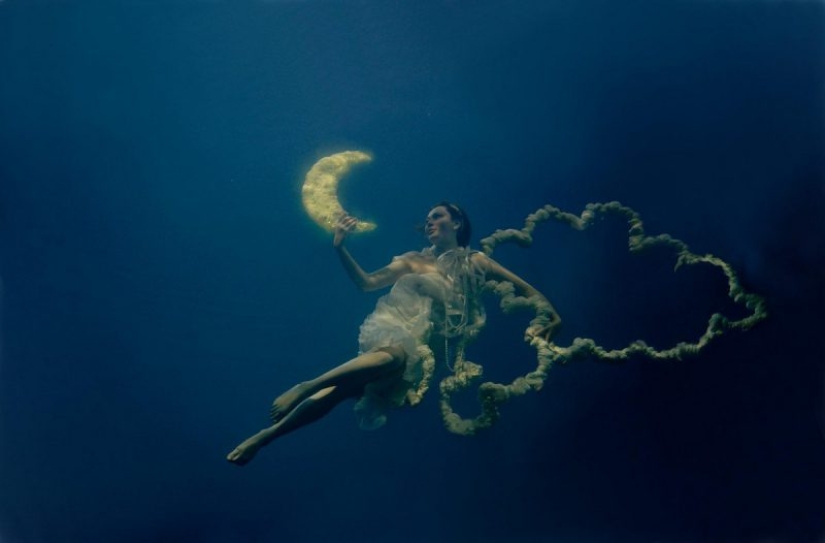 Flying under water in the wonderful photo works of Katerina Bodrunova