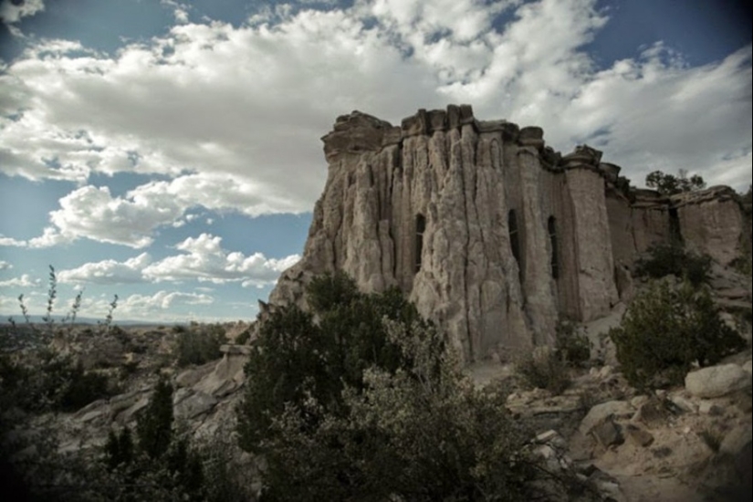 For 25 years, all alone, he created an underground fairy-tale world