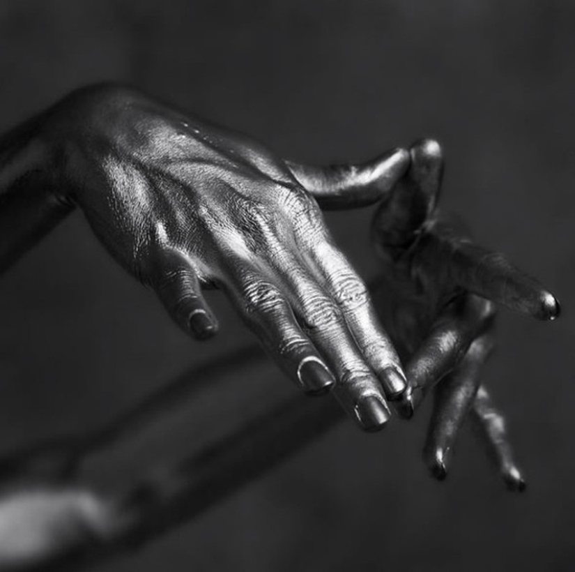 Fotógrafa convierte a mujeres en esculturas vivas Fotógrafa convierte a mujeres en esculturas vivas