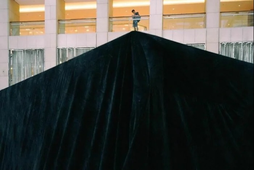 Fotógrafo callejero de Hong Kong captura momentos inesperados Fotógrafo callejero de Hong Kong captura momentos inesperados