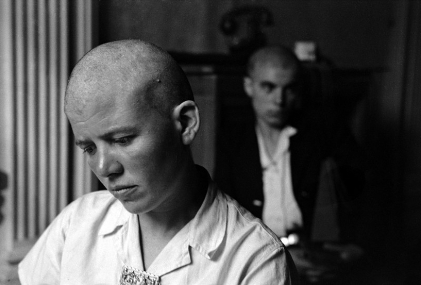 Fotos de una mujer que pasó del modelaje a fotografiar los horrores de la guerra