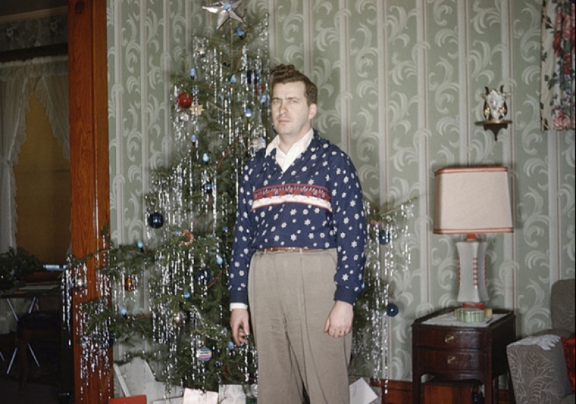 Fotos divertidas debajo del árbol de Navidad de álbumes antiguos