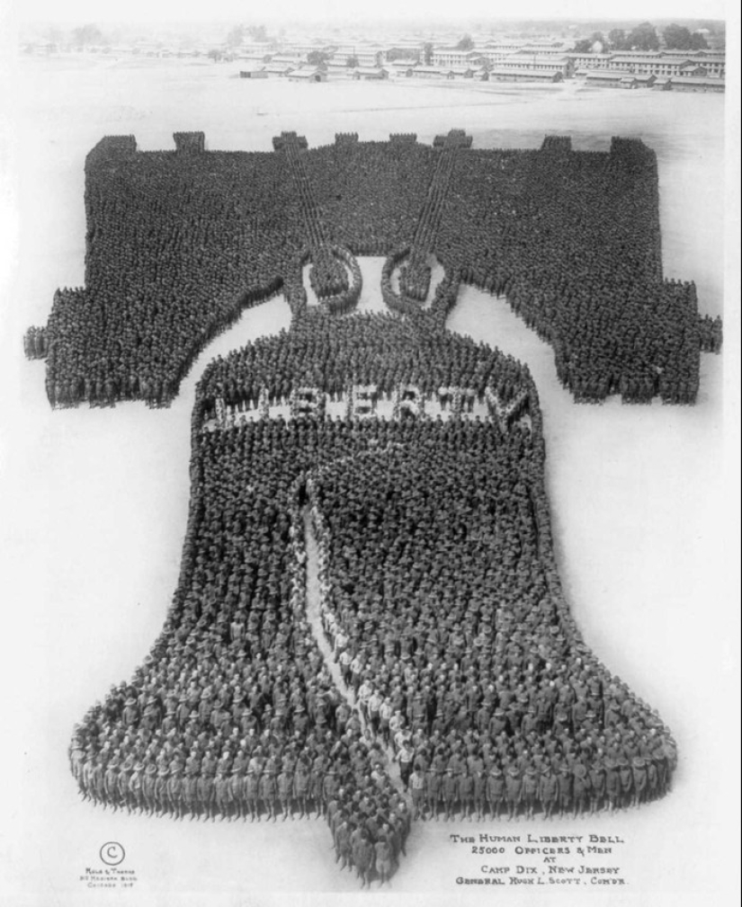 Fotos patrióticas de la masa de Arthur Mall durante la Primera Guerra Mundial Fotos patrióticas de la masa de Arthur Mall durante la Primera Guerra Mundial