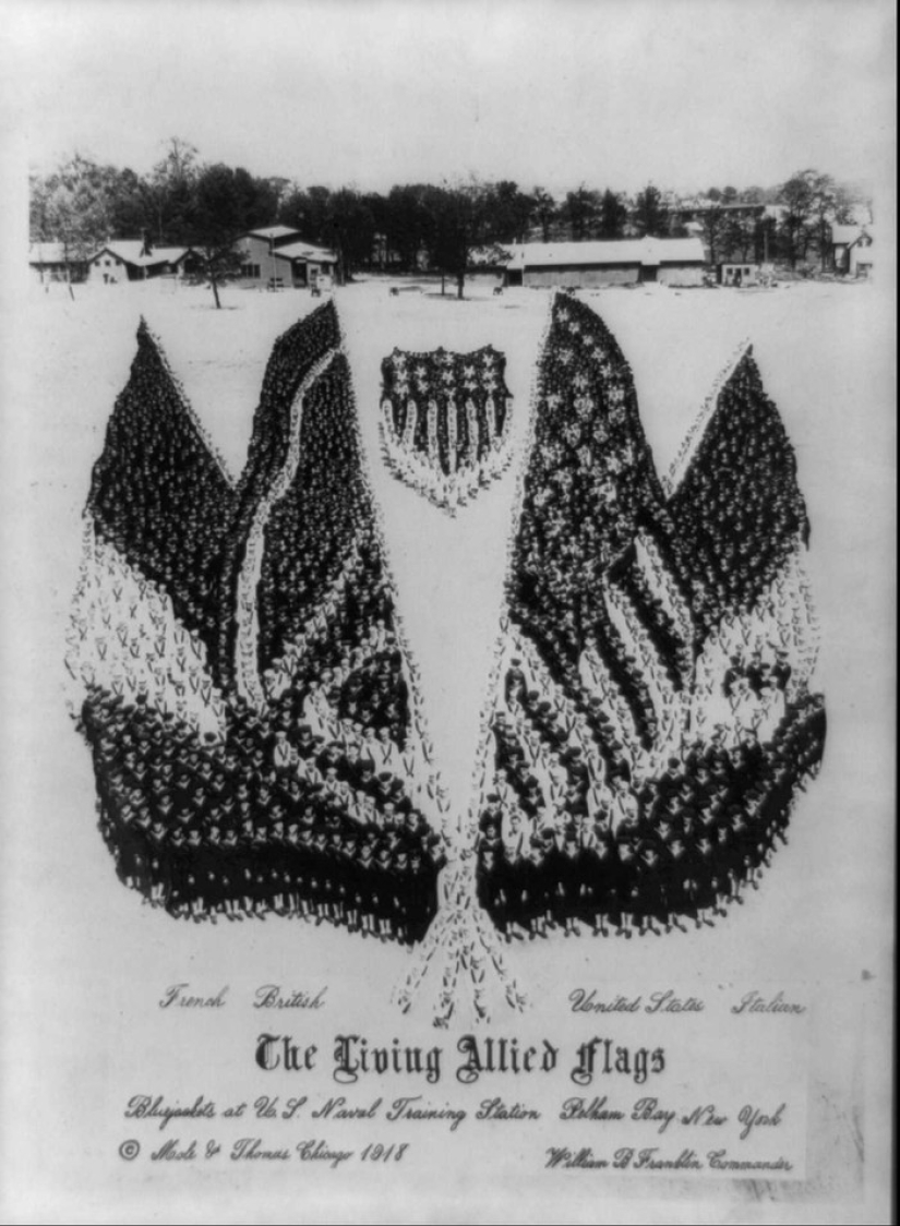 Fotos patrióticas de la masa de Arthur Mall durante la Primera Guerra Mundial Fotos patrióticas de la masa de Arthur Mall durante la Primera Guerra Mundial