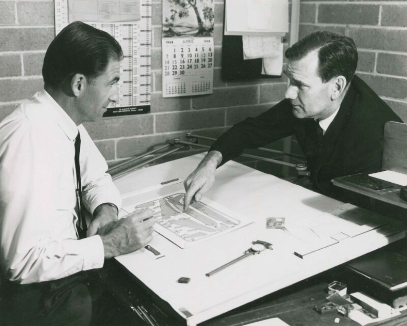 Fotos retro de interiores y electrodomésticos en oficinas de los años 70 y 80 Fotos retro de interiores y electrodomésticos en oficinas de los años 70 y 80