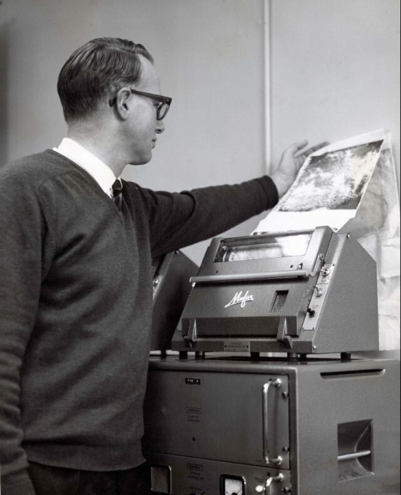 Fotos retro de interiores y electrodomésticos en oficinas de los años 70 y 80 Fotos retro de interiores y electrodomésticos en oficinas de los años 70 y 80