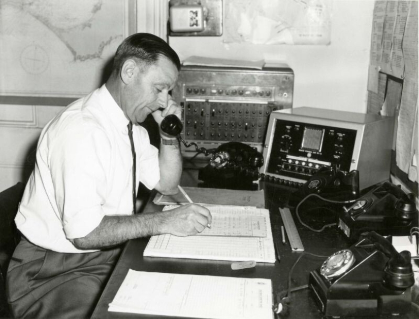 Fotos retro de interiores y electrodomésticos en oficinas de los años 70 y 80 Fotos retro de interiores y electrodomésticos en oficinas de los años 70 y 80