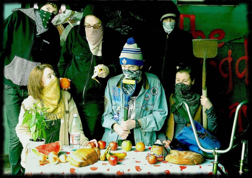 Freeganismo - negación del consumismo Freeganismo - negación del consumismo