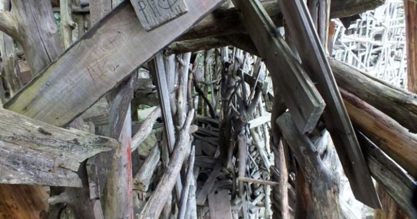 From an art project to a Monarchy, or How a Swedish Eccentric created the Kingdom of Ladonia From an art project to a Monarchy, or How a Swedish Eccentric created the Kingdom of Ladonia