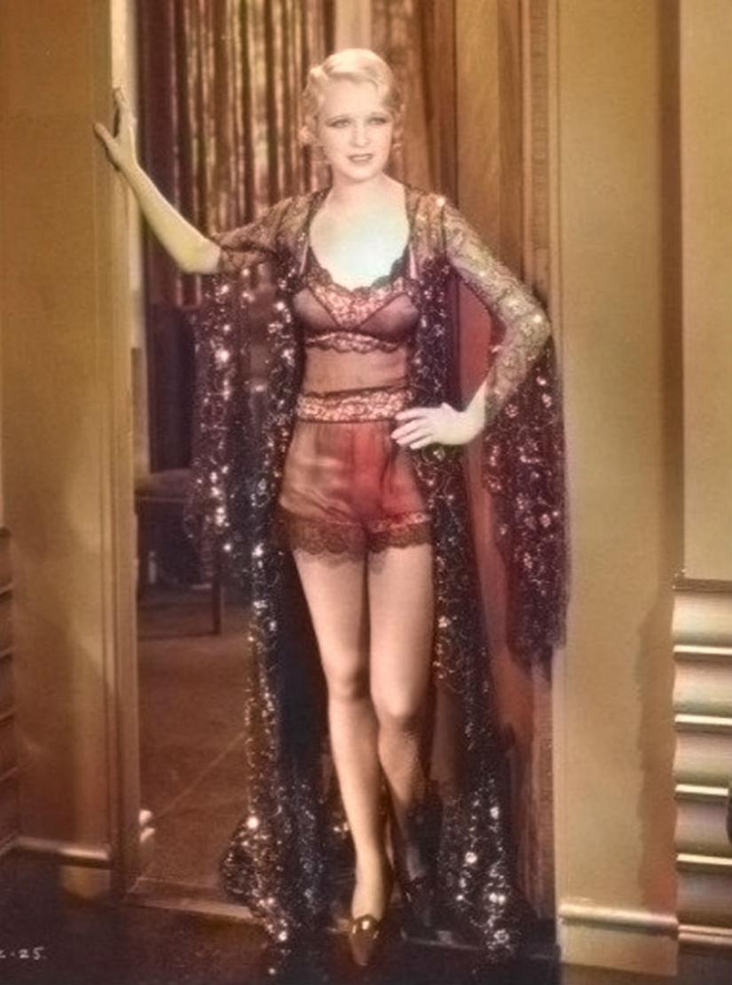 From corsets to thin stripes — how underwear has changed in 100 years From corsets to thin stripes — how underwear has changed in 100 years