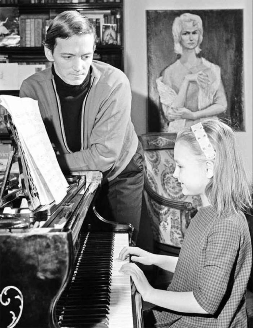 From personal archives – touching family photos of actors loved since childhood From personal archives – touching family photos of actors loved since childhood